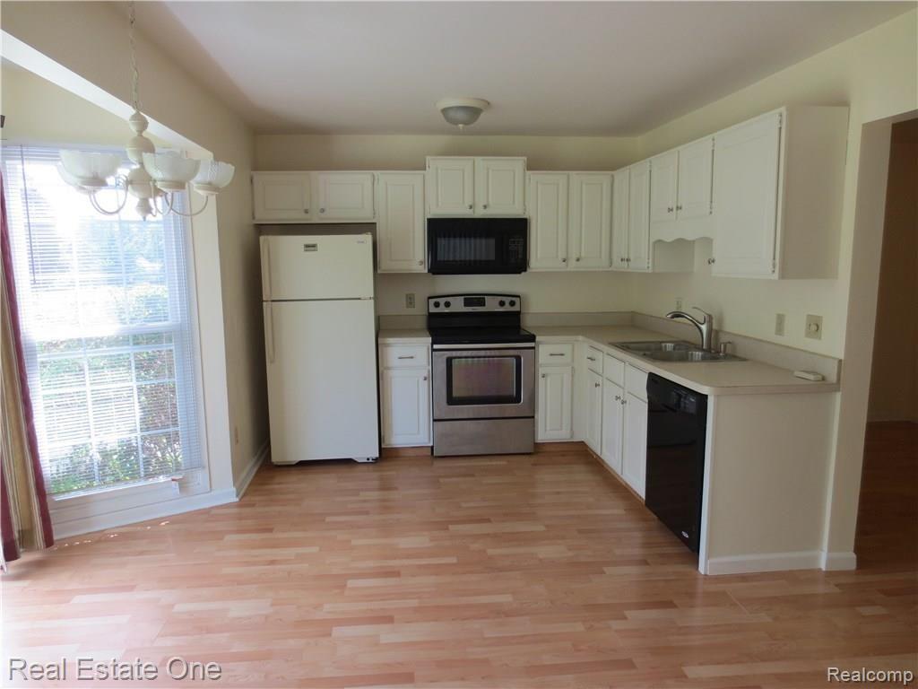 1436 Crescent Lane, Unit 320 Rochester, MI 48306 - Photo 13 of 34