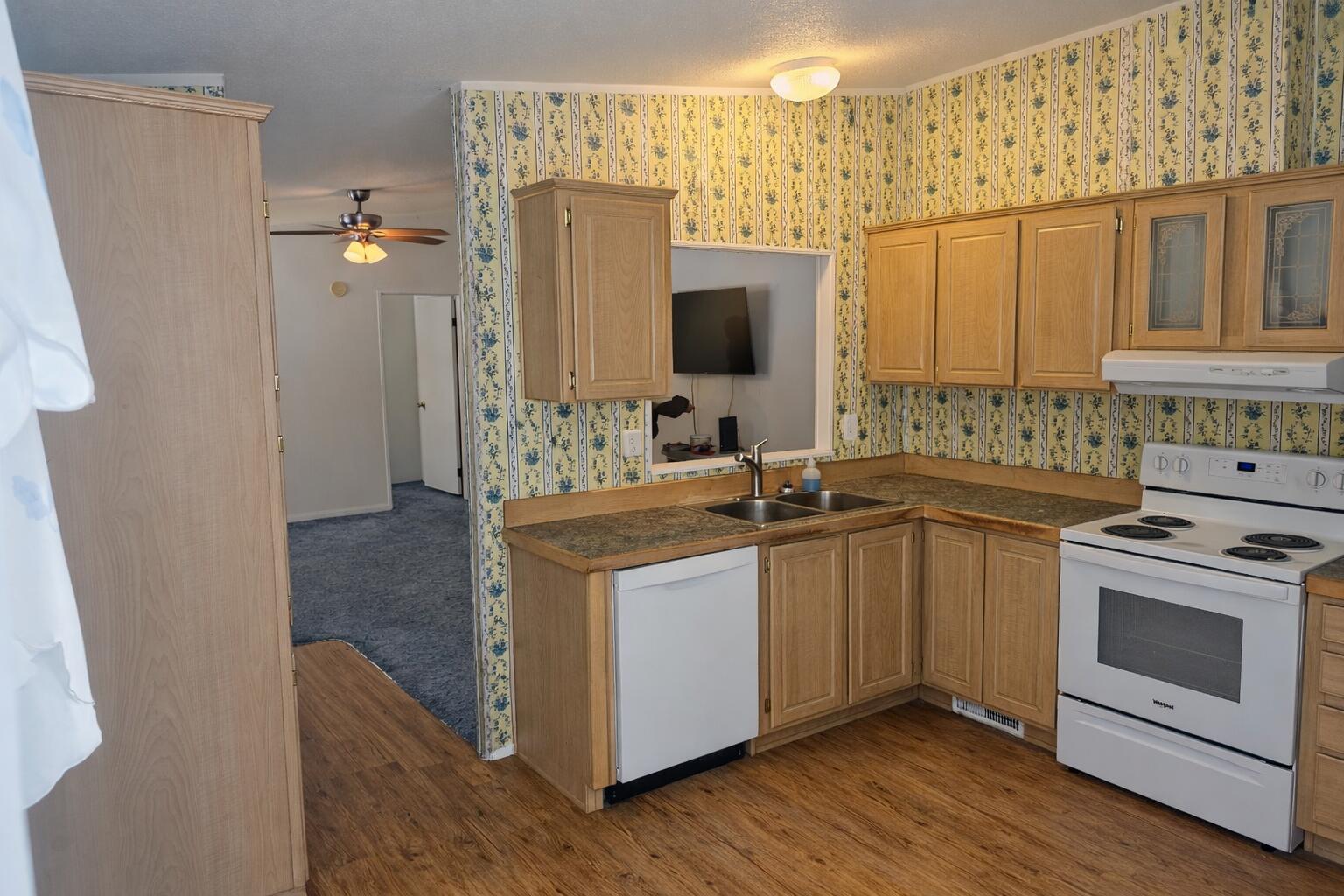 16395 Dawn Road La Pine, OR 97739 - Photo 19 of 33 a kitchen with a sink stove and refrigerator