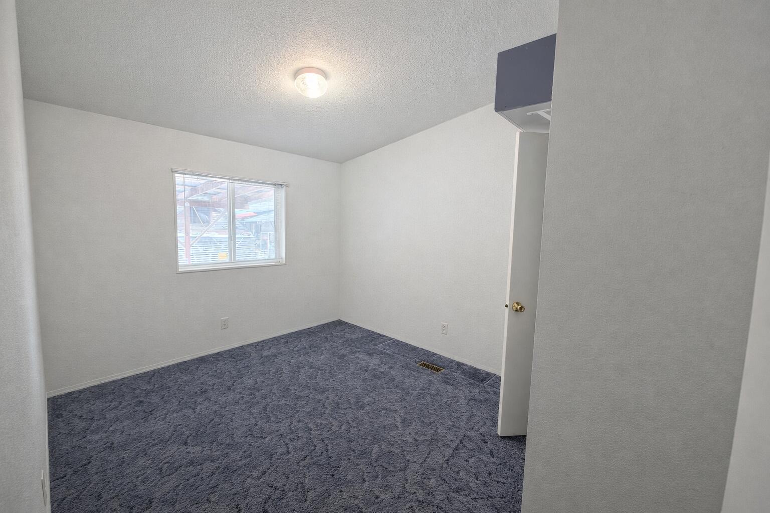 16395 Dawn Road La Pine, OR 97739 - Photo 28 of 33 an empty room with windows