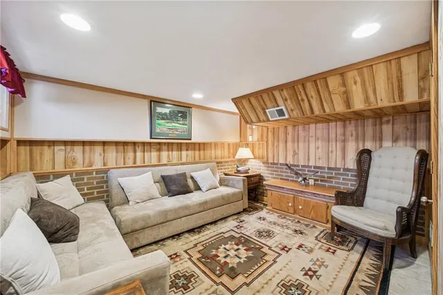 $190,000 | 600 Cleveland Street, Greensburg, PA 15601