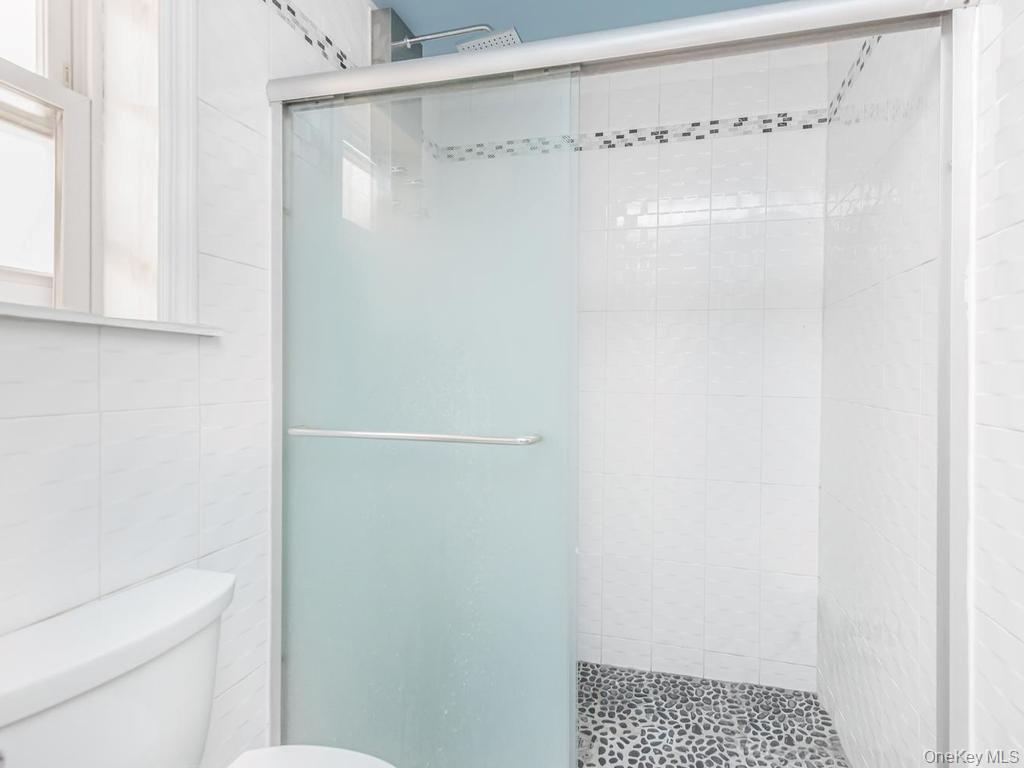 4004 Rombouts Avenue Bronx, NY 10466 - Photo 15 of 37