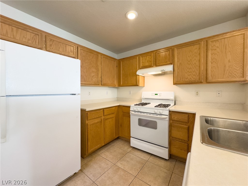 9456 Grandview Spring Avenue Las Vegas, NV 89166 - Photo 15 of 49 A well-appointed kitchen features ample cabinetry and essential appliances.