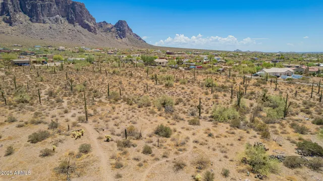 a view of a sky view