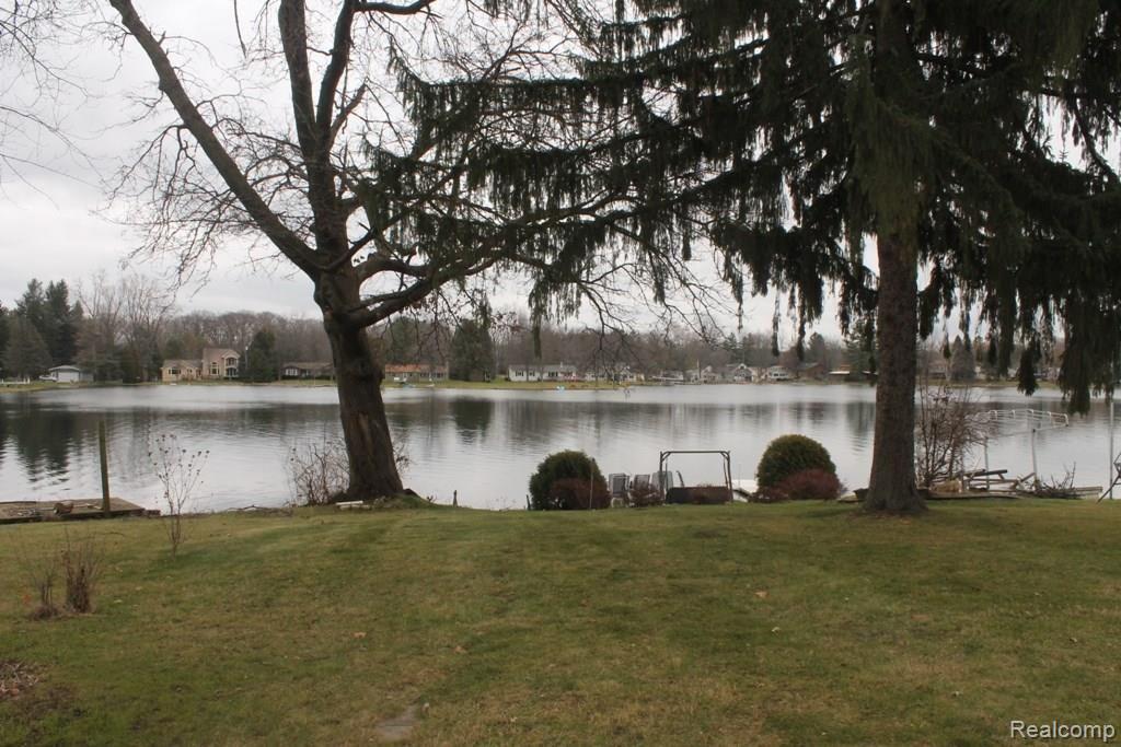 6240 Bullard Road Fenton, MI 48430 - Photo 5 of 29