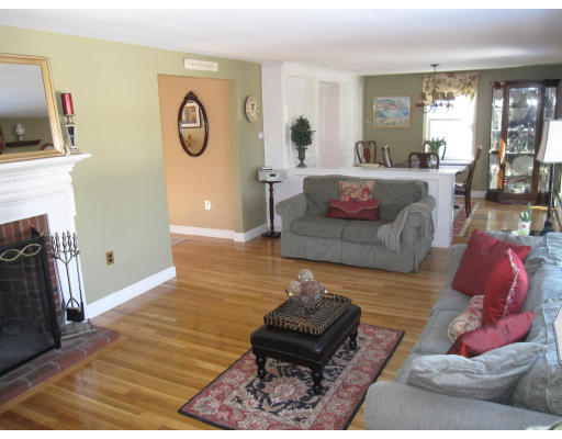25 Boswell Road Reading, MA 01867 - Photo 3 of 19 Gallery Image 3