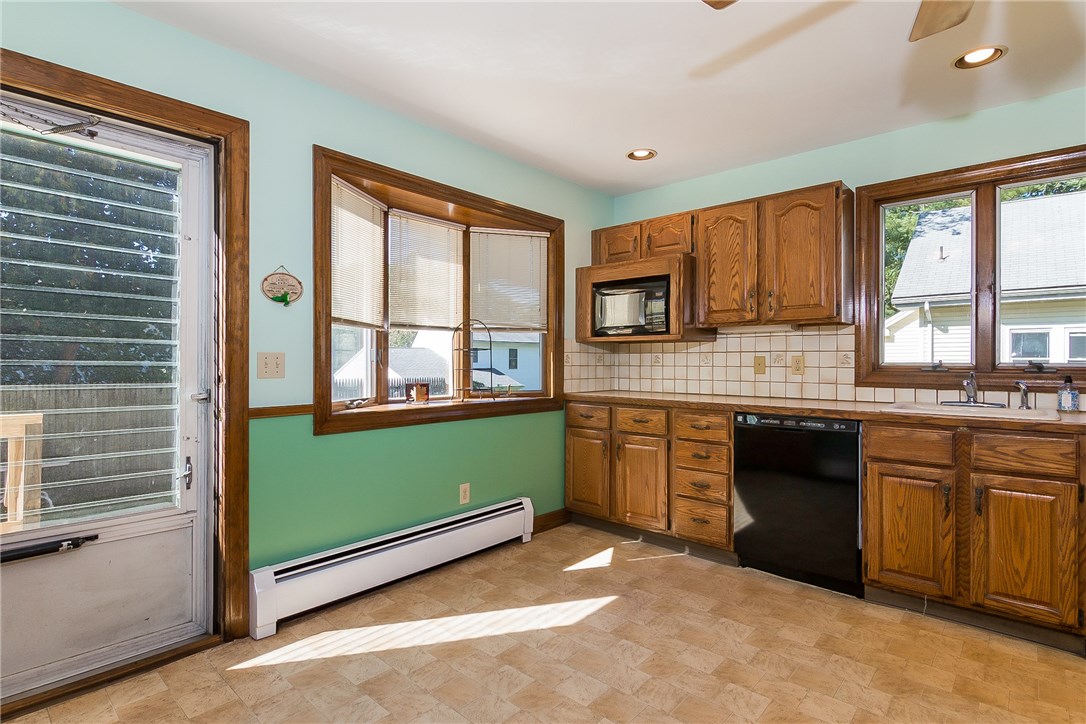 20 Edgemere Road Cranston, RI 02905 - Photo 13 of 33