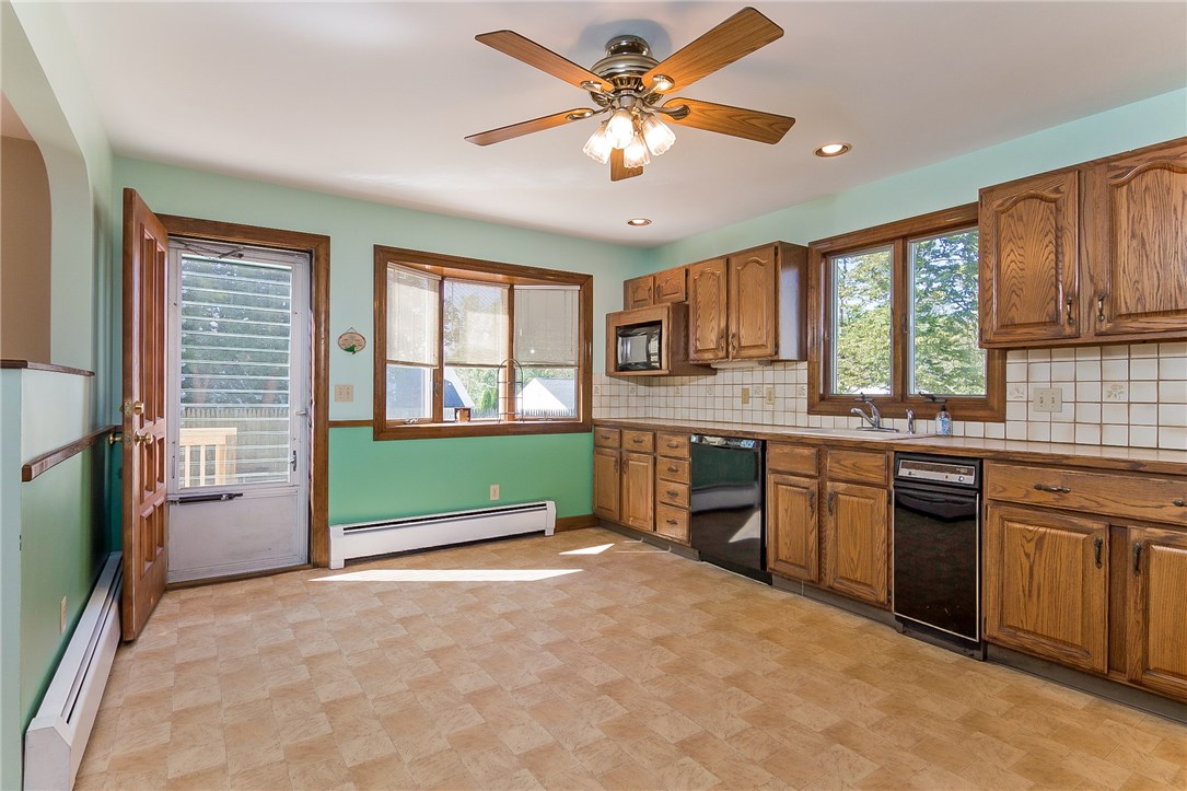 20 Edgemere Road Cranston, RI 02905 - Photo 14 of 33