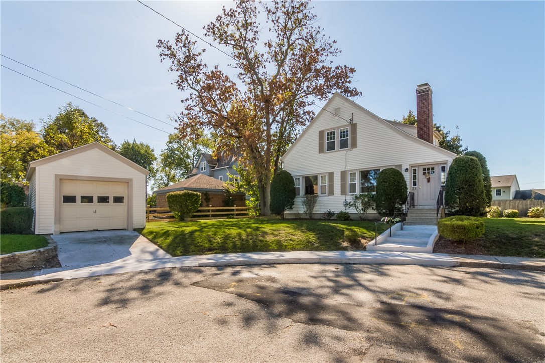 20 Edgemere Road Cranston, RI 02905 - Photo 4 of 33