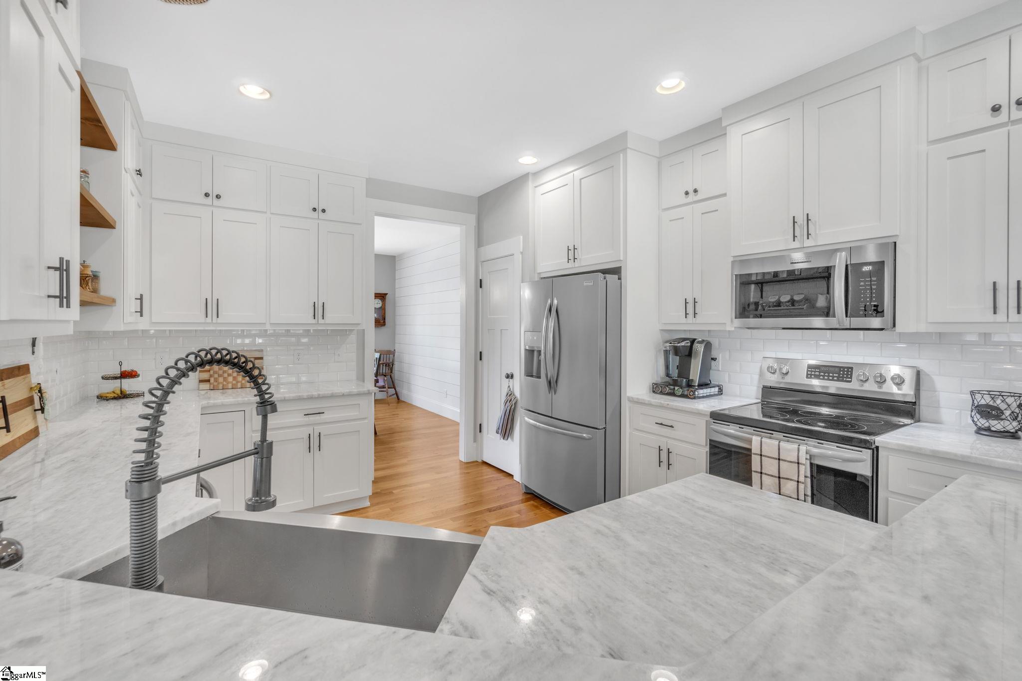 4020 A Ridge Road Greer, SC 29651 - Photo 7 of 29