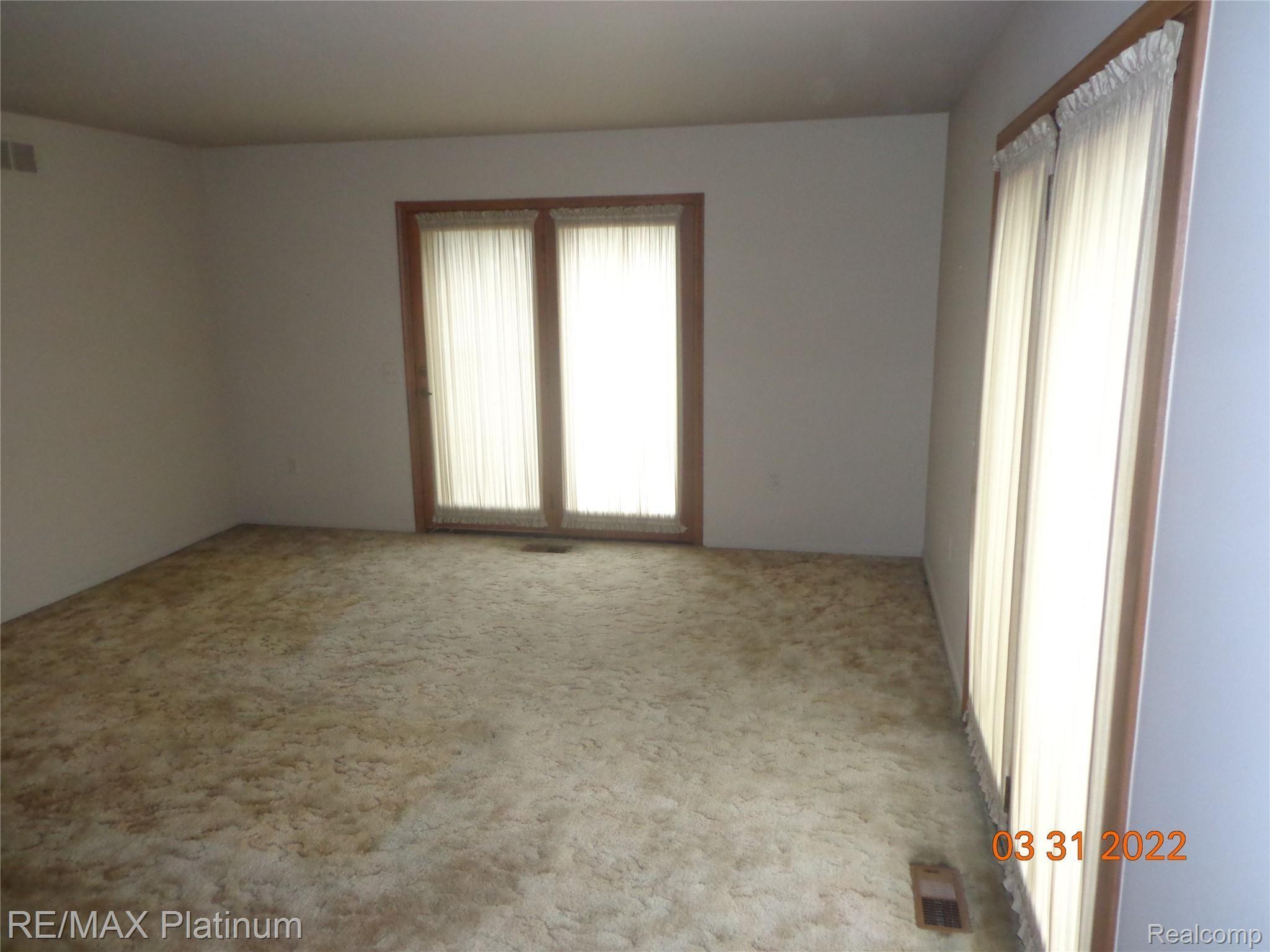 6635 Hatchery Road Waterford, MI 48327 - Photo 14 of 32 DSC03002.JPG