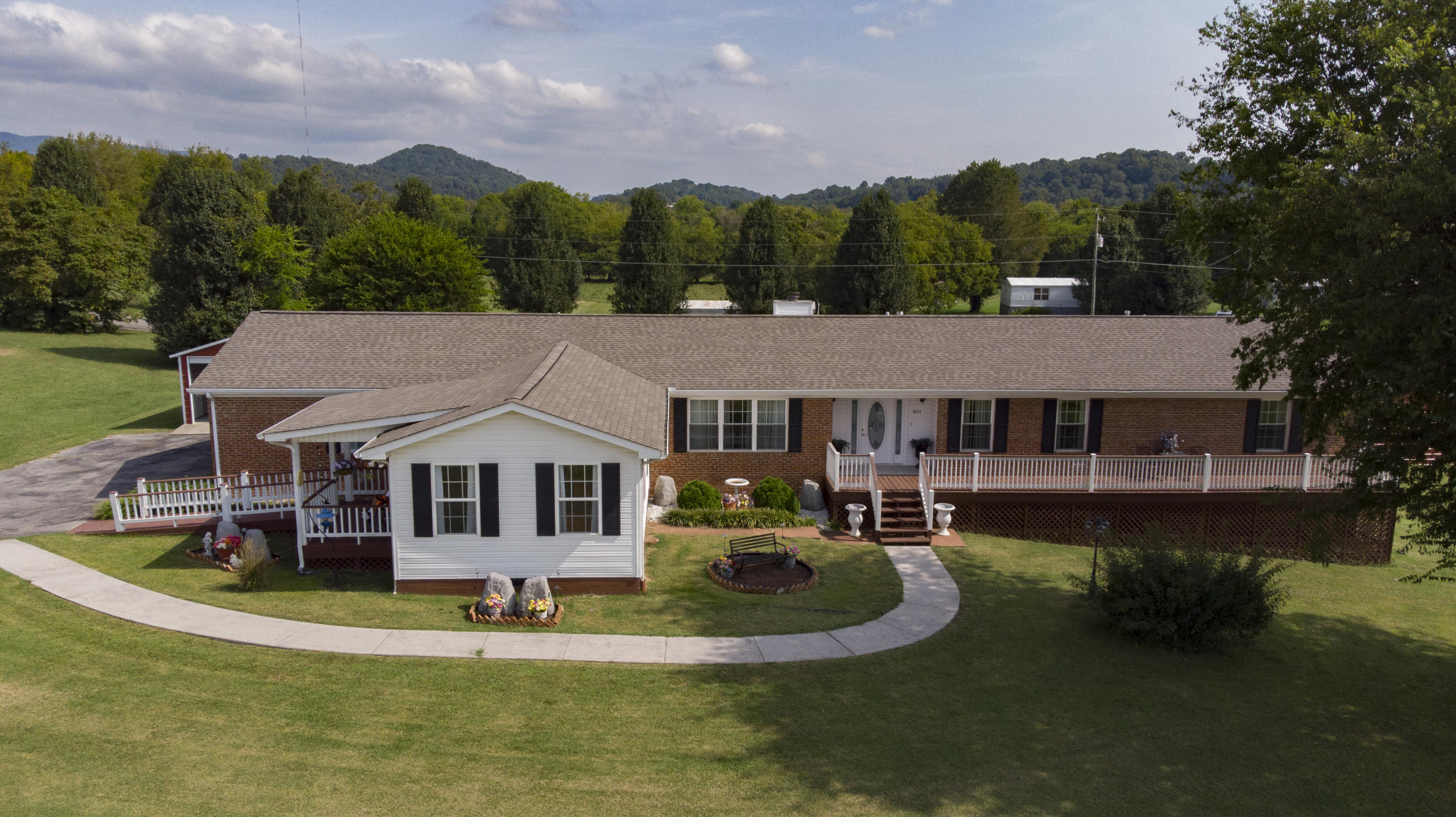 10096 Rutledge Pike Corryton, TN 37721 - Photo 1 of 37 10096 Rutledge Pike 2