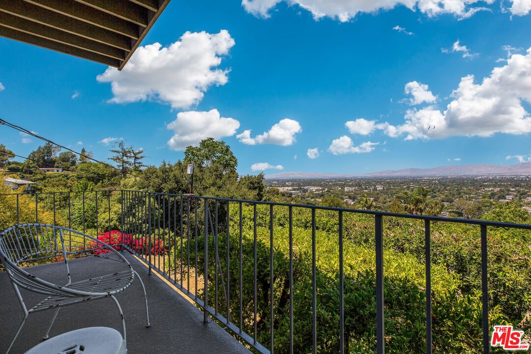 3601 Berry Drive Studio City, CA 91604 - Photo 3 of 70