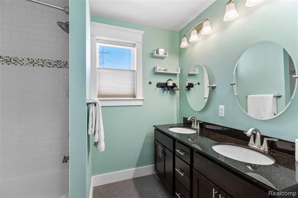 605 Lockwood Road Royal Oak, MI 48067 - Photo 29 of 35