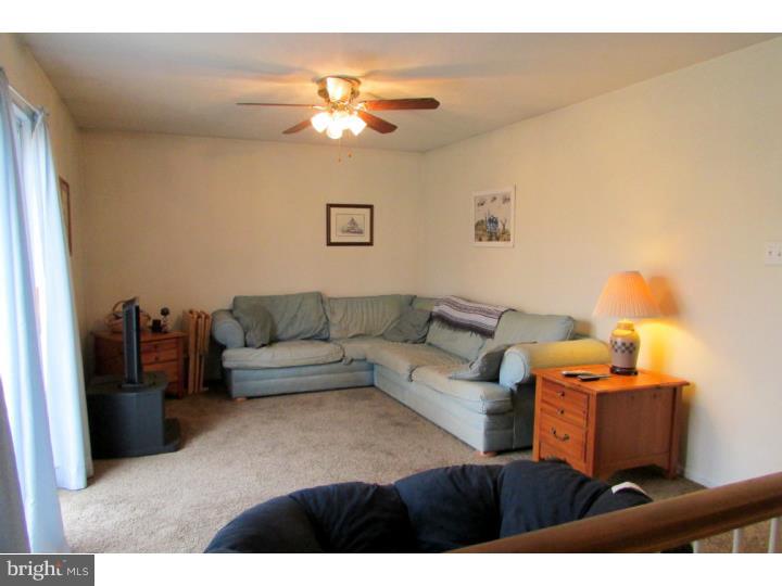 302 Macduff Road Newark, DE 19711 - Photo 11 of 25 Family Room