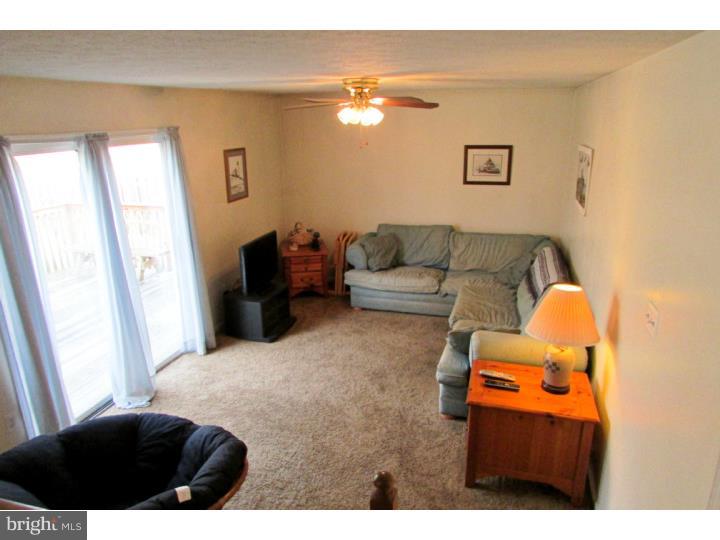 302 Macduff Road Newark, DE 19711 - Photo 12 of 25 Family Room
