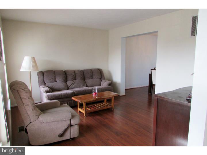 302 Macduff Road Newark, DE 19711 - Photo 7 of 25 Living Room