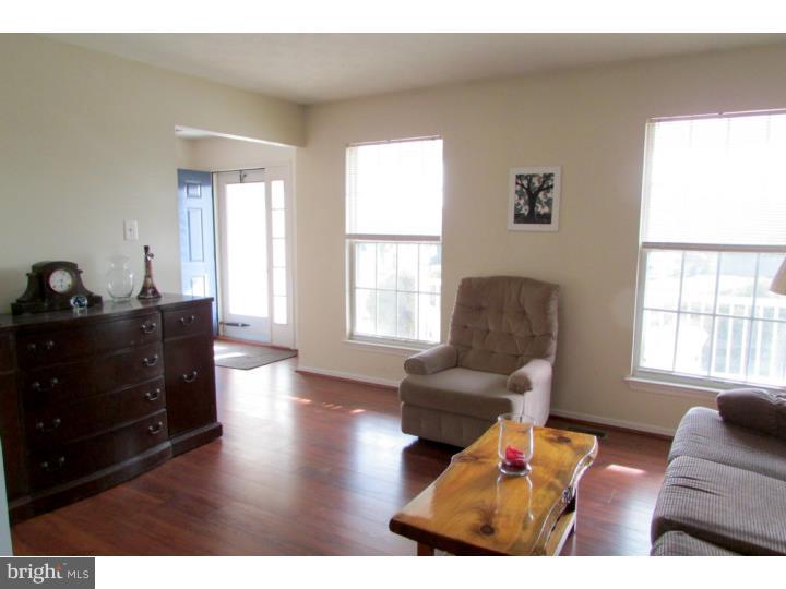302 Macduff Road Newark, DE 19711 - Photo 8 of 25 Living Room
