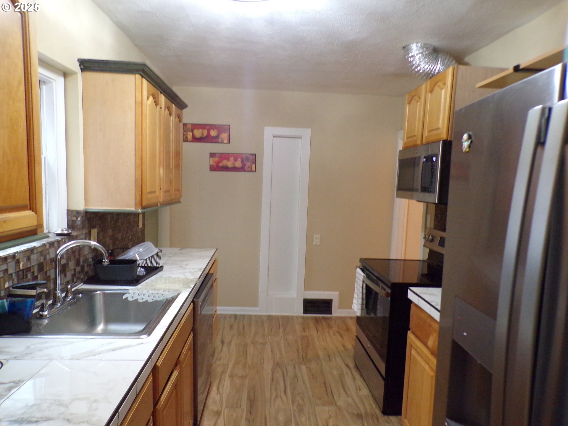 960 Shipping Street Northeast Salem, OR 97301 - Photo 8 of 29 a kitchen with sink refrigerator and window