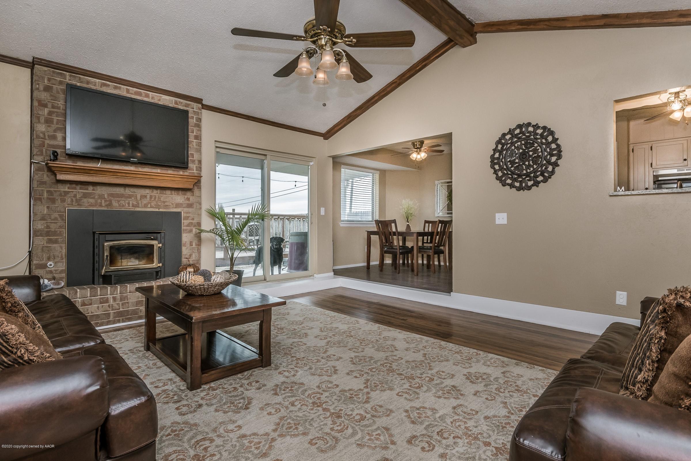 8139 Coronado Trail Amarillo, TX 79110 - Photo 3 of 21 002_Living Room