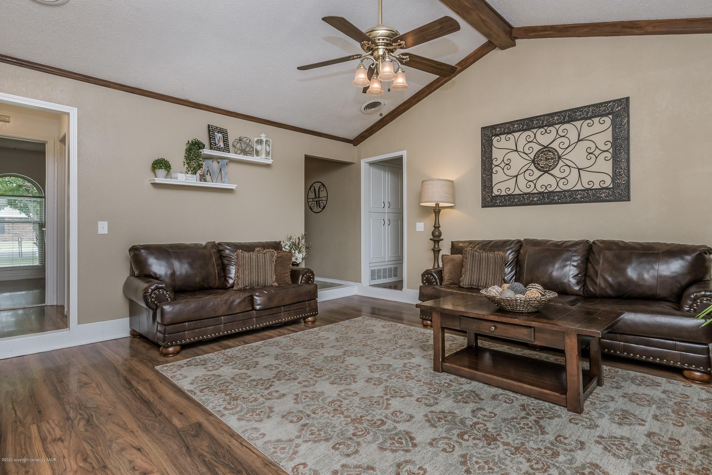 8139 Coronado Trail Amarillo, TX 79110 - Photo 4 of 21 003_Living Room-2