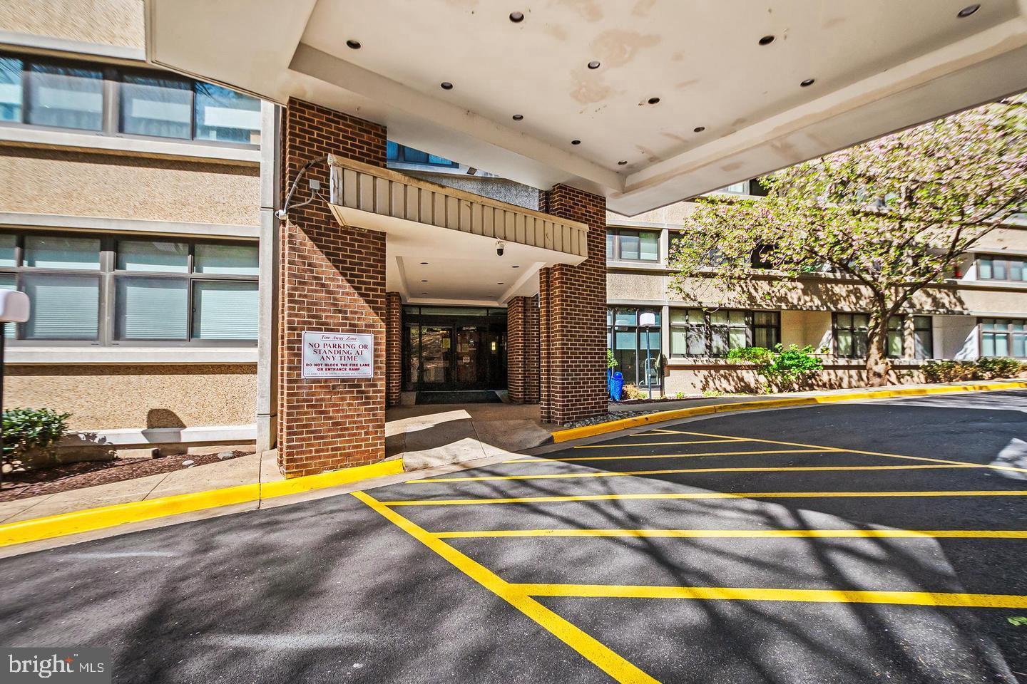 5911 Edsall Road, Unit 608 Alexandria, VA 22304 - Photo 7 of 42 Entry to lobby