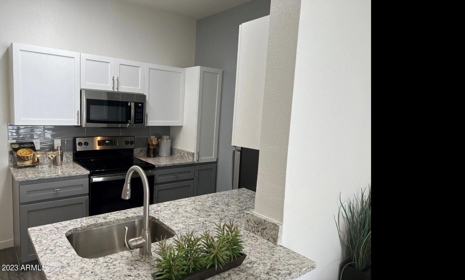 1811 East Apache Boulevard, Unit 3S Tempe, AZ 85281 - Photo 3 of 6 Kitchen