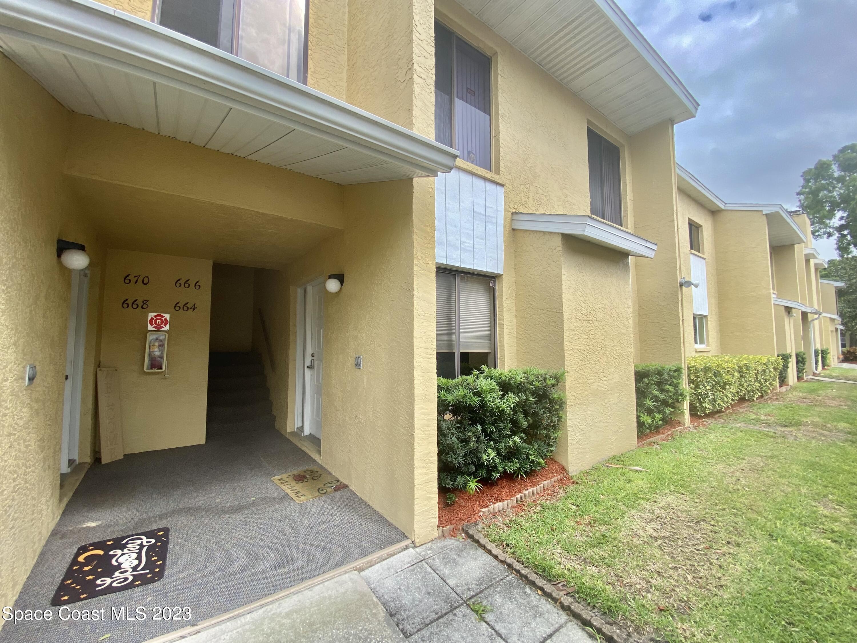 a view of a back yard of the house