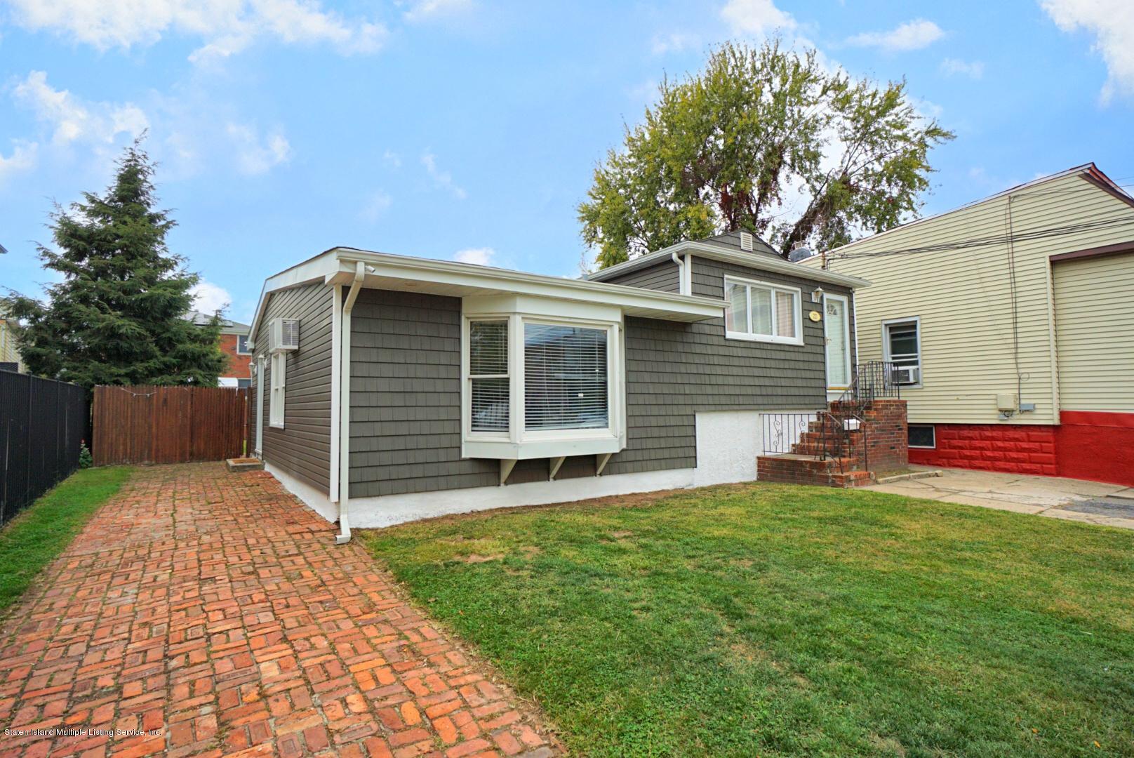 22 Van Riper Street Staten Island, NY 10302 - Photo 4 of 52 Photo Oct 12, 10 57 52 AM