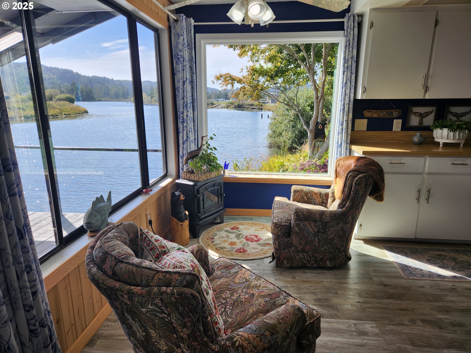 1144 Winchester Avenue Reedsport, OR 97467 - Photo 13 of 47 a living room with furniture and a large window