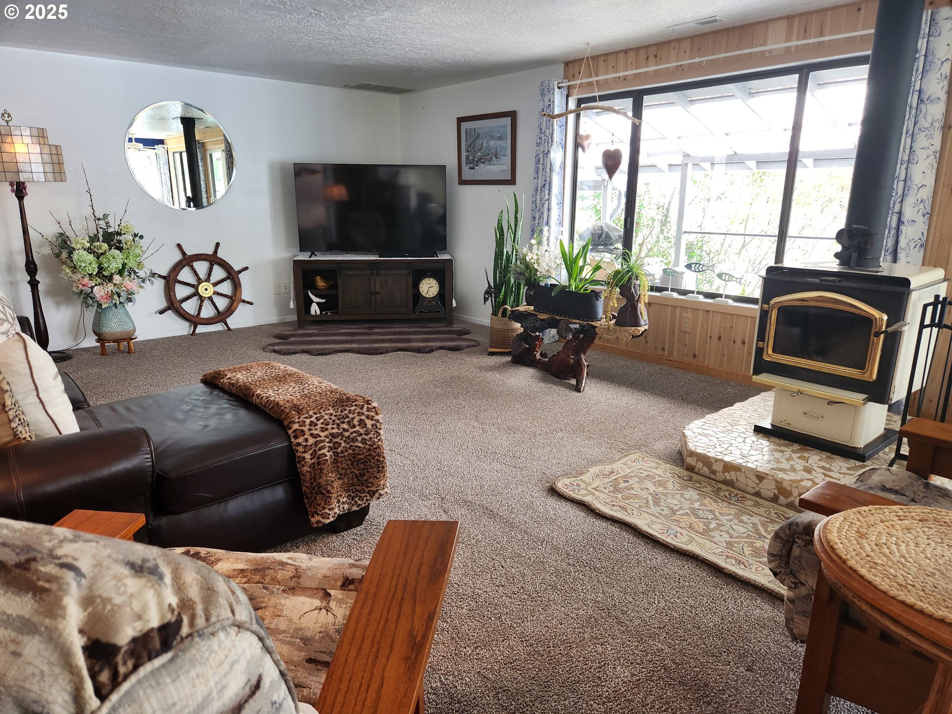 1144 Winchester Avenue Reedsport, OR 97467 - Photo 17 of 47 a living room with furniture and a flat screen tv