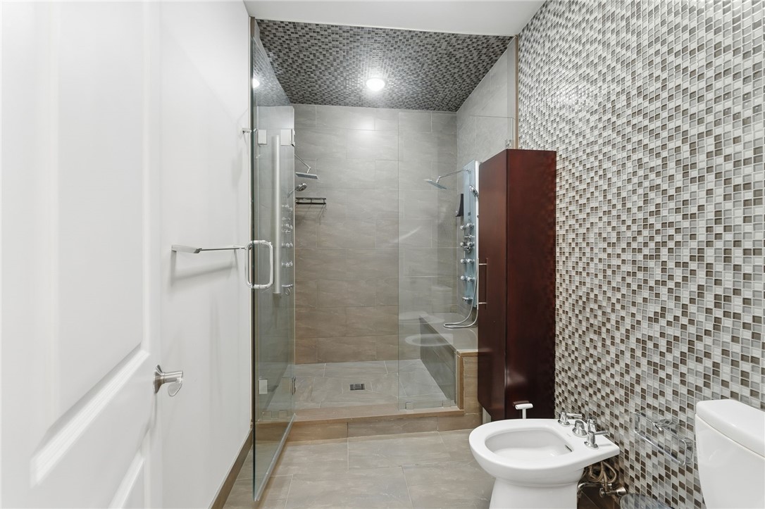 315 Old River Road, Unit 20 Lincoln, RI 02838 - Photo 21 of 42 MASTER BATH - 1ST FL