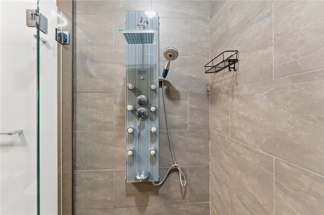 315 Old River Road, Unit 20 Lincoln, RI 02838 - Photo 22 of 42 MASTER BATH 1ST FL