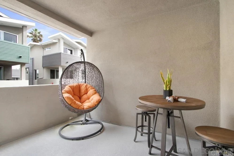 348 Walnut Avenue Carlsbad, CA 92008 - Photo 11 of 20 a view of a livingroom with furniture
