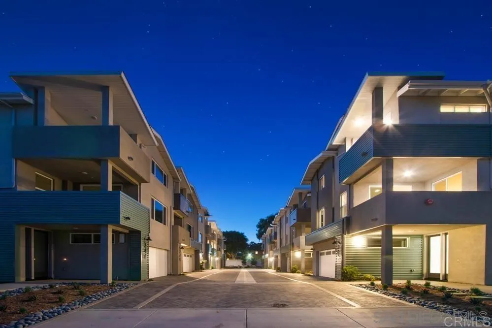 348 Walnut Avenue Carlsbad, CA 92008 - Photo 20 of 20 a view of a building