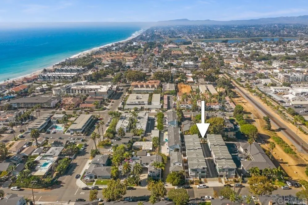 348 Walnut Avenue Carlsbad, CA 92008 - Photo 2 of 20 view of city and mountain