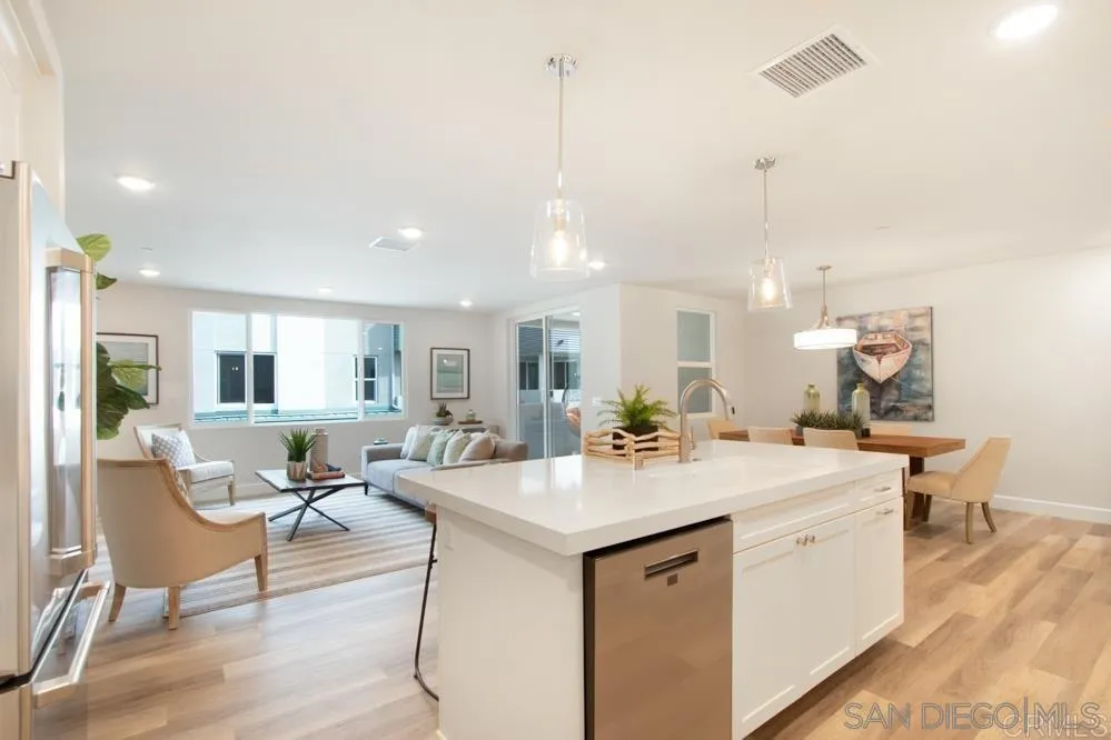 348 Walnut Avenue Carlsbad, CA 92008 - Photo 9 of 20