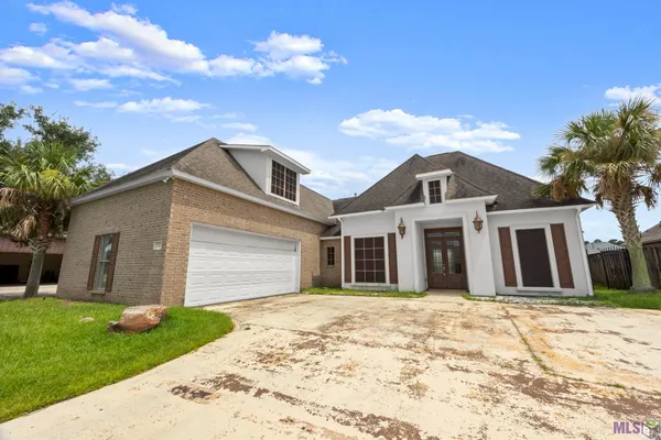 $289,000 | 11414 Pleasant Knoll Drive, Denham Springs, LA 70726