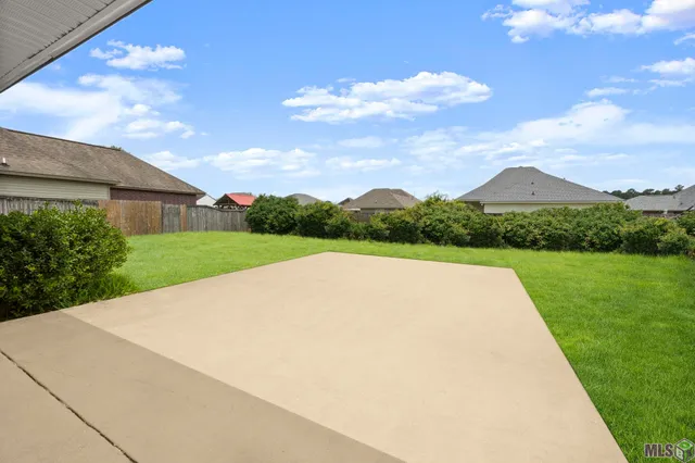 $289,000 | 11414 Pleasant Knoll Drive, Denham Springs, LA 70726