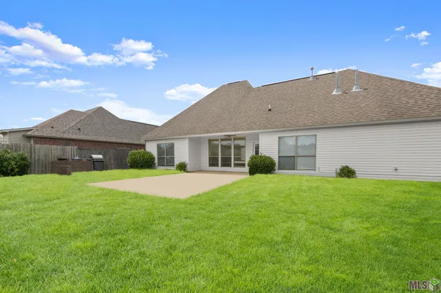 $289,000 | 11414 Pleasant Knoll Drive, Denham Springs, LA 70726