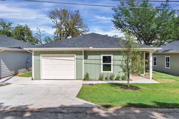 $1,950 | 807 Branding Iron Trail, Granbury, TX 76049