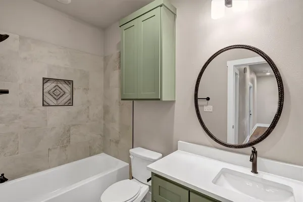 $1,950 | 807 Branding Iron Trail, Granbury, TX 76049