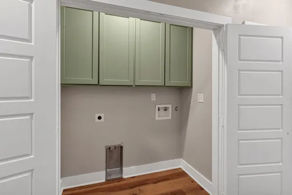 $1,950 | 807 Branding Iron Trail, Granbury, TX 76049