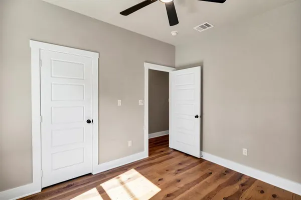 $1,950 | 807 Branding Iron Trail, Granbury, TX 76049