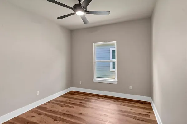 $1,950 | 807 Branding Iron Trail, Granbury, TX 76049