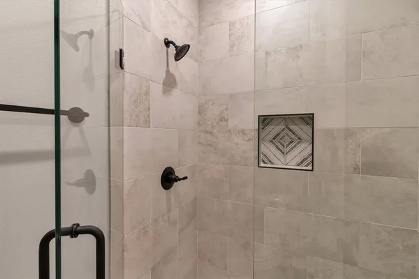 $1,950 | 807 Branding Iron Trail, Granbury, TX 76049