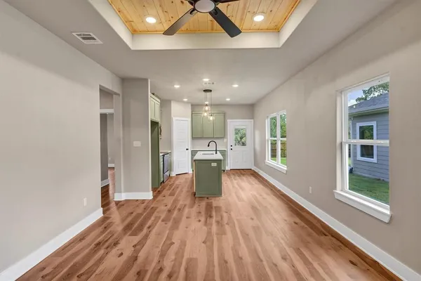 $1,950 | 807 Branding Iron Trail, Granbury, TX 76049