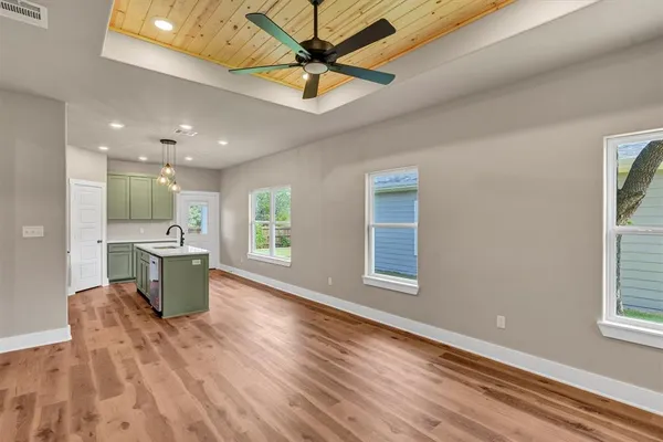 $1,950 | 807 Branding Iron Trail, Granbury, TX 76049