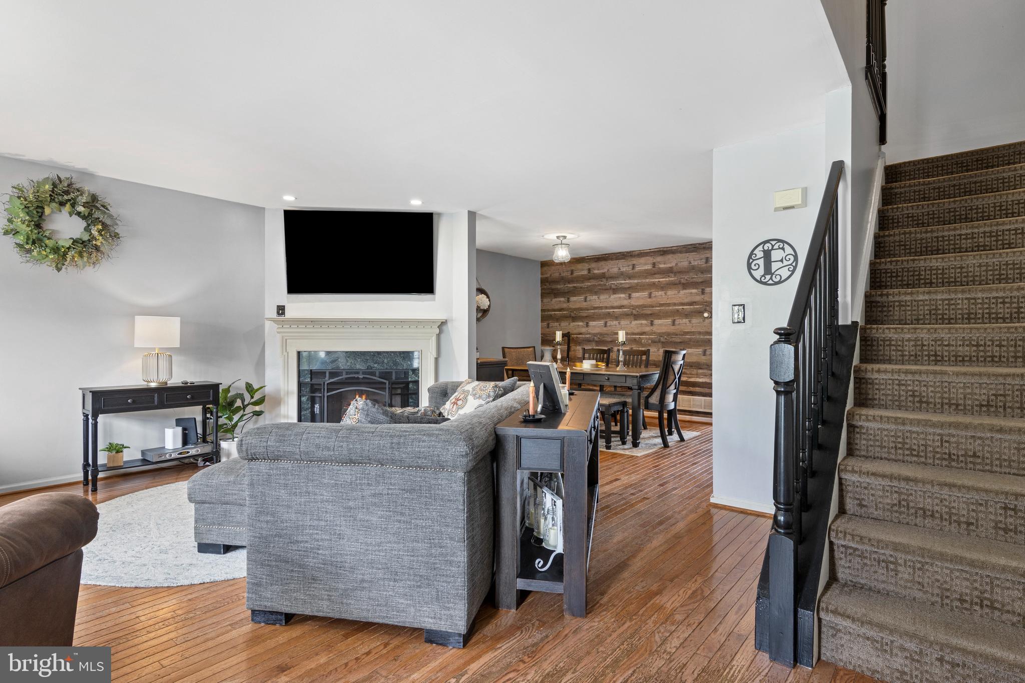 204 Springvalley Way Aston, PA 19014 - Photo 2 of 23