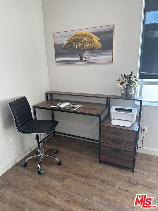 124 South Croft Avenue, Unit 101 Los Angeles, CA 90048 - Photo 19 of 22 a view of workspace with lounge chair