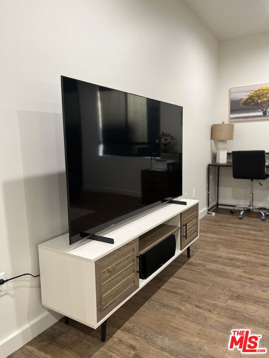 124 South Croft Avenue, Unit 101 Los Angeles, CA 90048 - Photo 6 of 22 a living room with stainless steel appliances kitchen island furniture and a flat screen tv